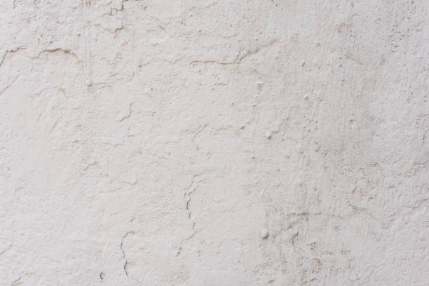 istock Wall fragment with attritions and cracks 1055197594
