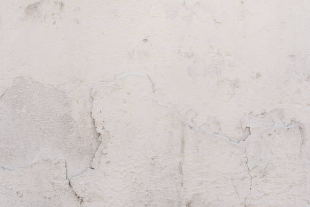 istock Wall fragment with attritions and cracks 1055197898