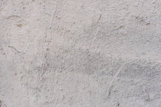 istock Wall fragment with attritions and cracks 1055209374