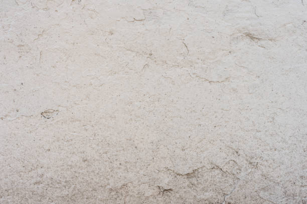 istock Wall fragment with attritions and cracks 1055209476