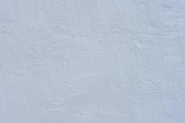 istock Wall fragment with attritions and cracks 1055210466