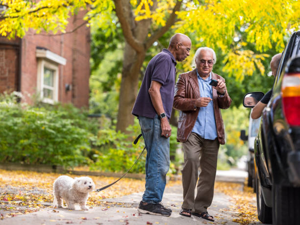 istock Seniors friendly talk in the neighborhood 1055219632