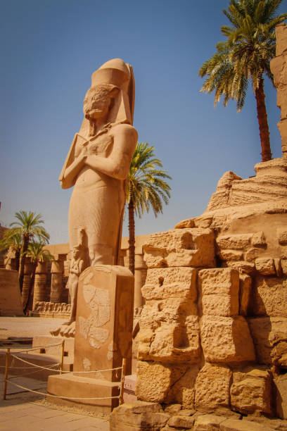 świątynia ramzesa iii jest ważną strukturą okresu nowego królestwa na zachodnim brzegu luksoru w egipcie. - luxor west bank zdjęcia i obrazy z banku zdjęć