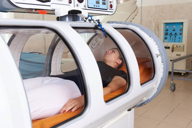girl patient lying in a hyperbaric chamber. - oxygen imagens e fotografias de stock