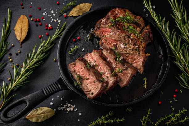 tender sliced sous-vide beef steak in a cast iron pan - main course imagens e fotografias de stock