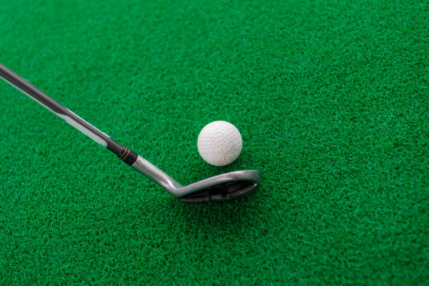 equipo de golf en driving range - stike fotografías e imágenes de stock