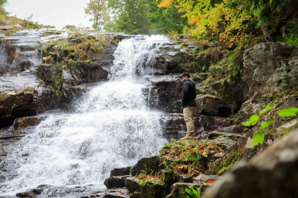 istock Shelving Rock Falls Lake George New York 1055369632