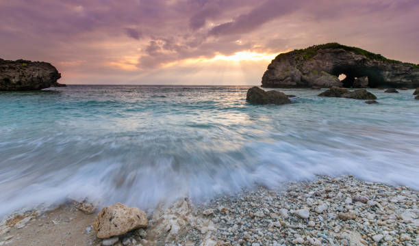 marina puesta del sol rocky - mistic fotografías e imágenes de stock