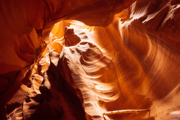 rayos de luz en antelope canyon - canyon heaven sunbeam arizona fotografías e imágenes de stock