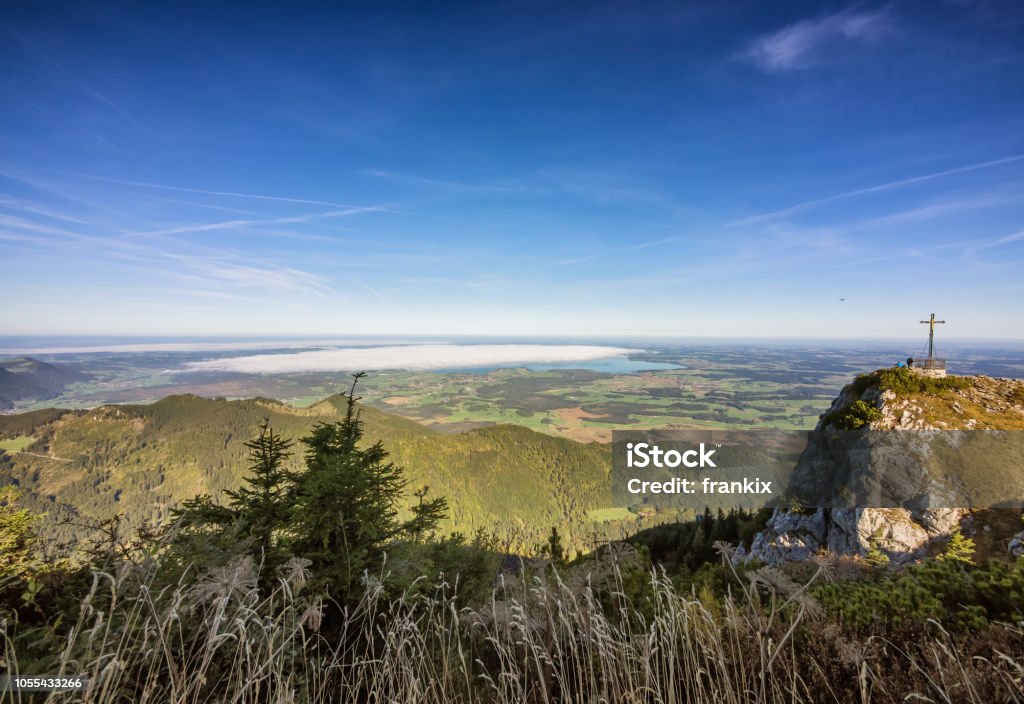 Hochfelln Bergstation mit Chiemsee in Bayern, Deutschland - Lizenzfrei Alpen Stock-Foto