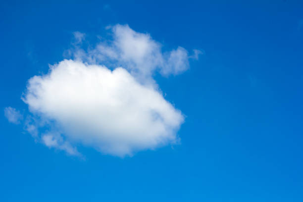 The white clouds against blue sky. - fotografia de stock