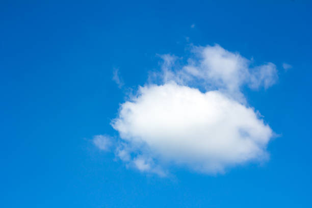 The white clouds against blue sky. - fotografia de stock