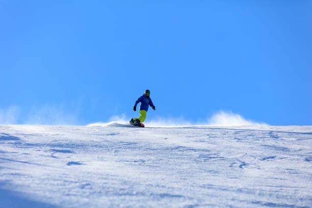 冬のスノーボードの活動 - apres ski lifestyles people blue ストックフォトと画像
