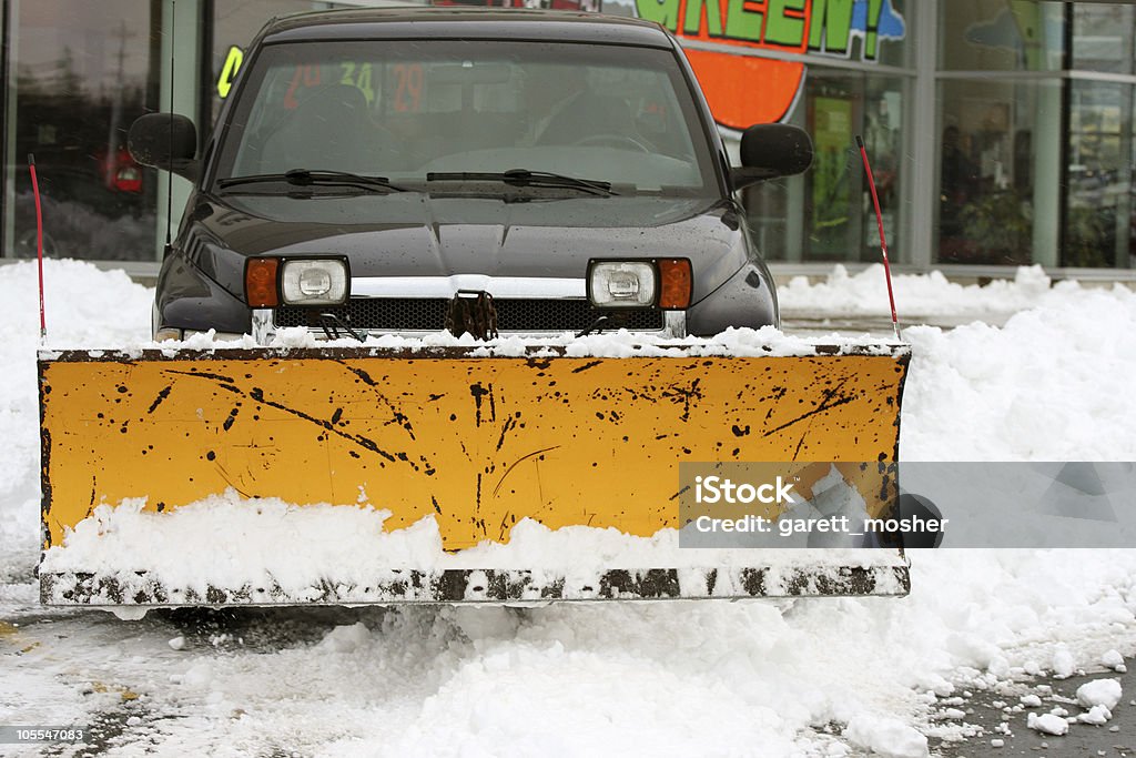 Śniegu Pług Samochód czyszczenia parkingu - Zbiór zdjęć royalty-free (Pick-up)