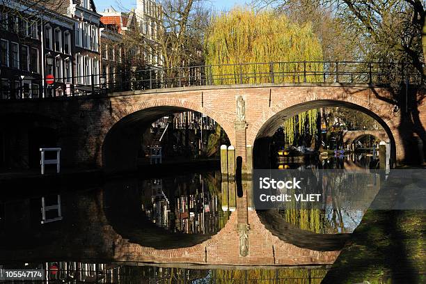 앤시언트 구름다리 Over 채널 Oudegracht In 위트레흐트 The Netherlands 궁형 다리에 대한 스톡 사진 및 기타 이미지