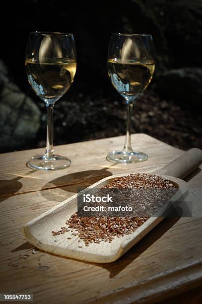 Zwei Wein Glas Im Sonnenschein Stockfoto und mehr Bilder von Alkoholisches Getränk - Alkoholisches Getränk, Alt, Ausgedörrt