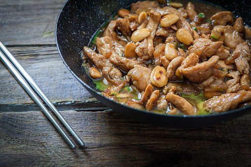 chicken with almond and oyster sauce on wok