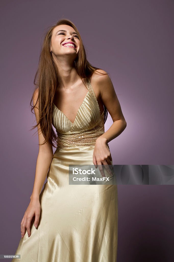 Lindo Cabelos longos garota em um belo vestido - Foto de stock de Adulto royalty-free