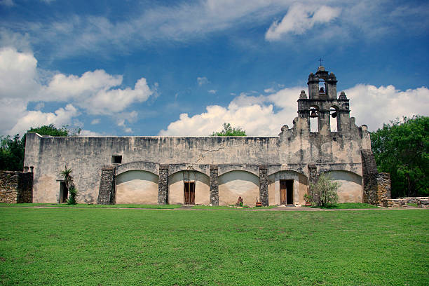istock Mission San Juan exterior 105552958