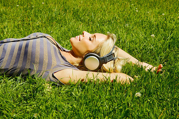 istock Listening music 105554970