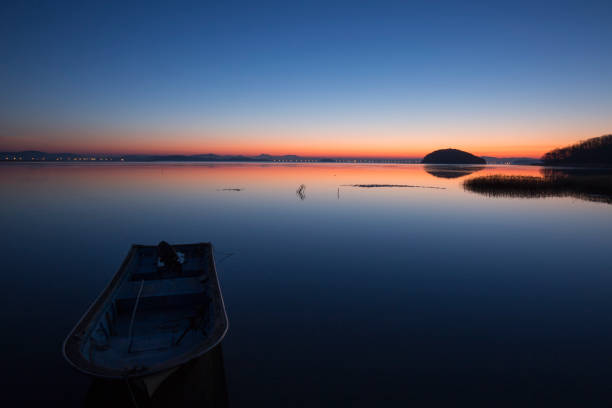 istock VD712  Dawn of the dawn 1055551212