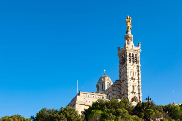 kathedrale notre dame de la garde in marseille - frankreich - marseille notre dame de la garde tower cathedral stock-fotos und bilder