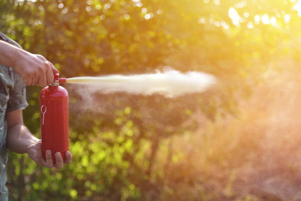 istock A man demonstrating how to use a fire extinguisher 1055598088