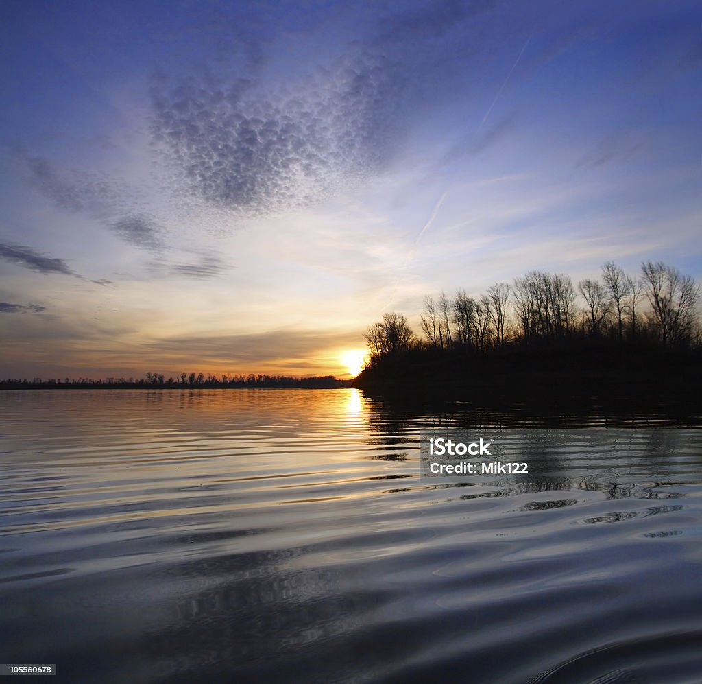 Rzeka Krajobraz z Zachód słońca - Zbiór zdjęć royalty-free (Bez ludzi)