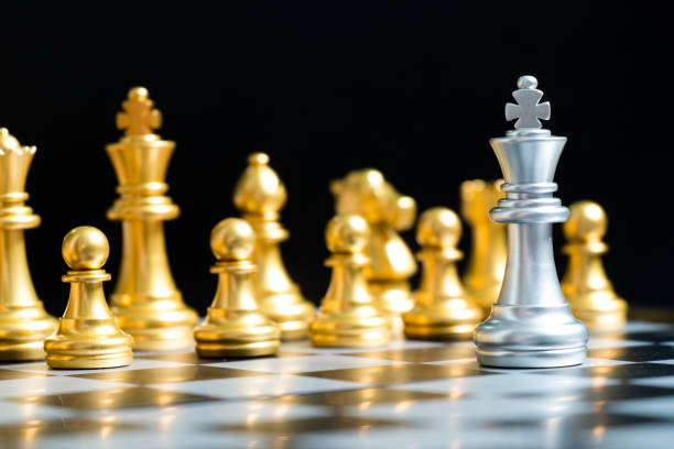 istock Silver king chess piece face with another gold team (Concept for company strategy, business decision and encounter the problem) 1055609016