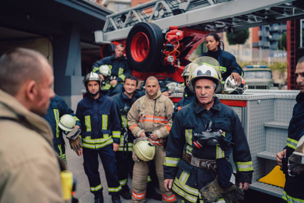istock Firefighters on team meeting 1055623336