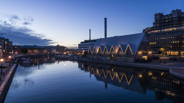 fish church - gothenburg city urban scene illuminated imagens e fotografias de stock