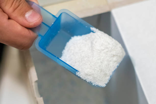 istock close up female hand pour the washing powder detergent into machine d 1055643346