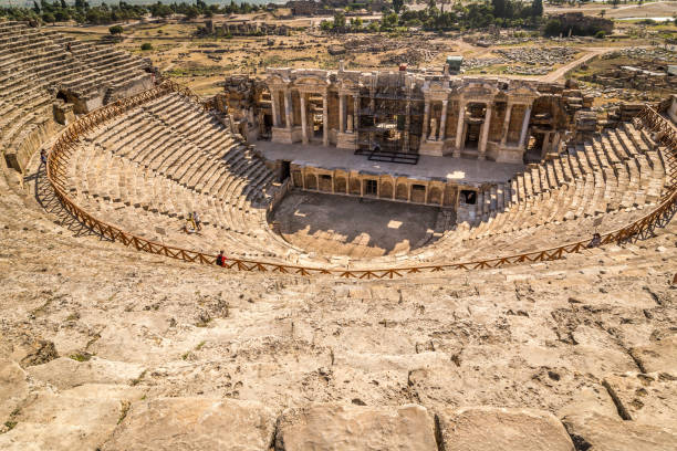 античный римский театр в иераполисе, турция - hierapolis stadium stage theater amphitheater стоковые фото и изображения