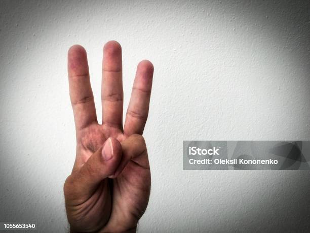 Three Fingers - Fotografias de stock e mais imagens de Dedo - Dedo, Número 3, Três Objetos