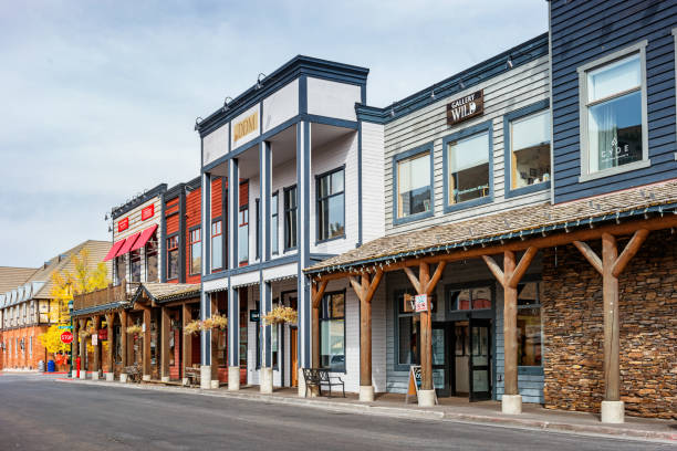 negócios no centro de jackson wyoming eua - wyoming - fotografias e filmes do acervo