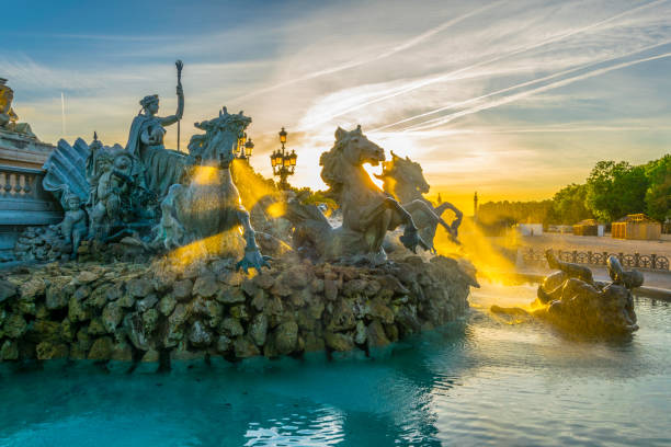 monumento aux girondins de bordeaux, frança - 2468 - fotografias e filmes do acervo