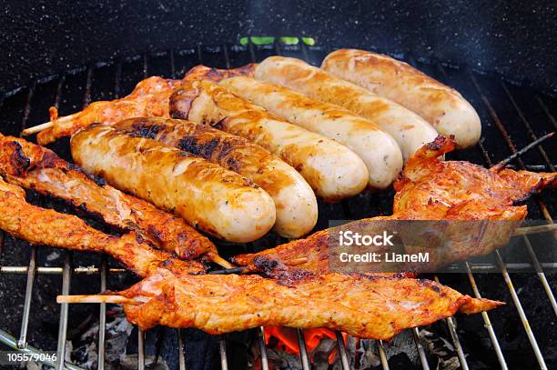 Churrasco Bratwurst - Fotografias de stock e mais imagens de Almoço - Almoço, Ao Ar Livre, Bife