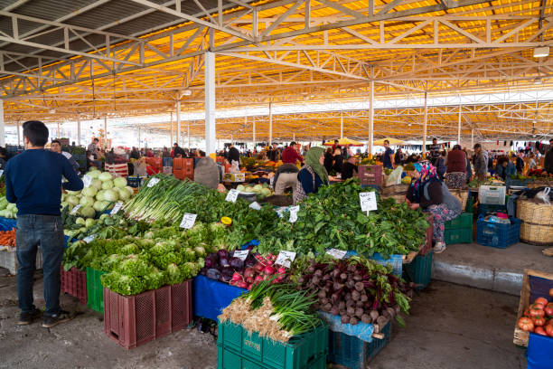 아이 발 릭에 과일이 게 - farmers market market farmer community 뉴스 사진 이미지