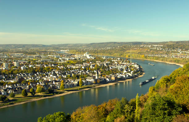 cidade de koblenz e do rio reno. alemanha - koblenz rhine river river city - fotografias e filmes do acervo