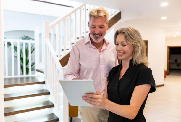 istock Spa manager showing a brochure to a happy customer 1055925916