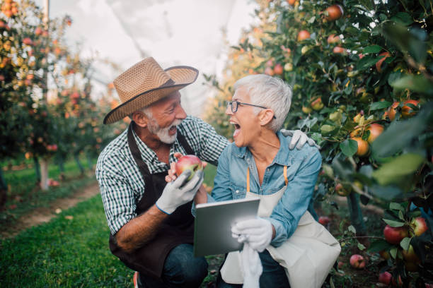 istock Couple with an apple looking at each other 1055940664