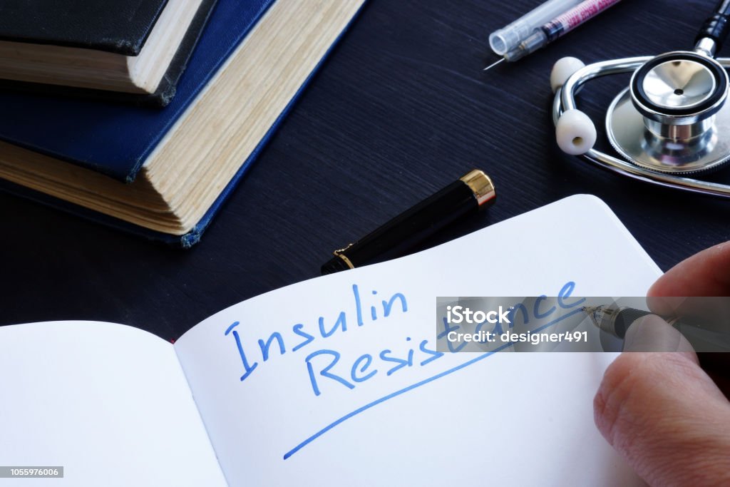 Résistance à l’insuline écrit à la main dans un bloc-note. - Photo de Insuline libre de droits