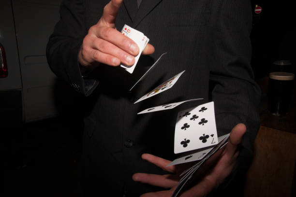 shuffling cards - magic trick imagens e fotografias de stock