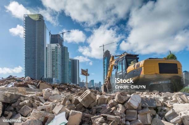 Foto de Novo Futuro e mais fotos de stock de Reabilitação urbana - Reabilitação urbana, Obra, Demolindo