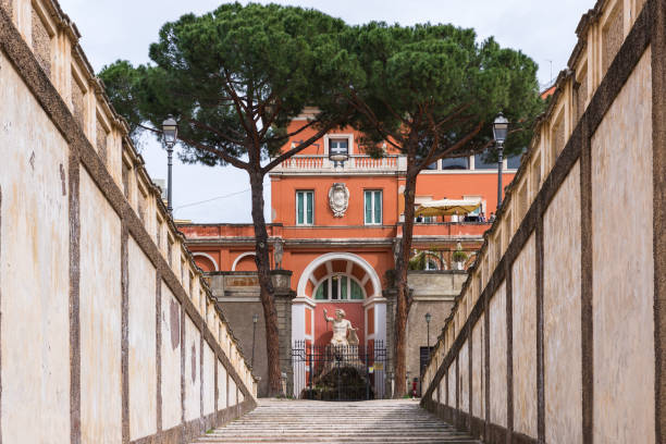 сад палаццо барберини в риме, италия - palazzo barberini стоковые фото и изображения