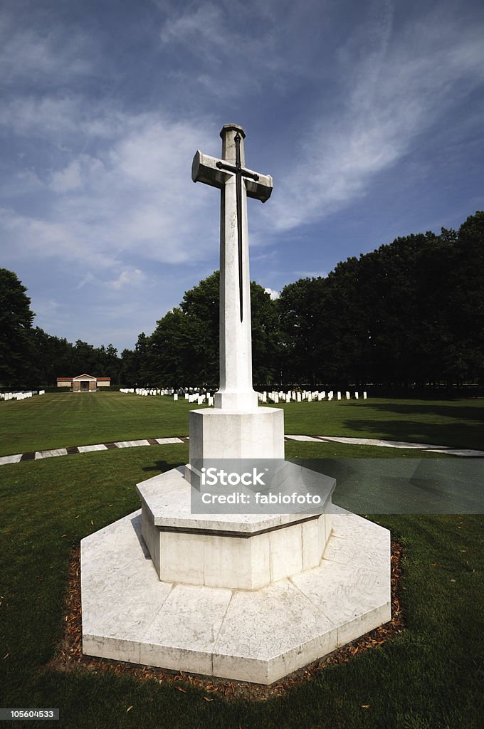 Cimitero di guerra - Foto stock royalty-free di A forma di croce