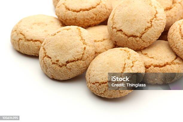 Amaretti Bolachas - Fotografias de stock e mais imagens de Alimentação Não-saudável - Alimentação Não-saudável, Amêndoa, Biscoitos