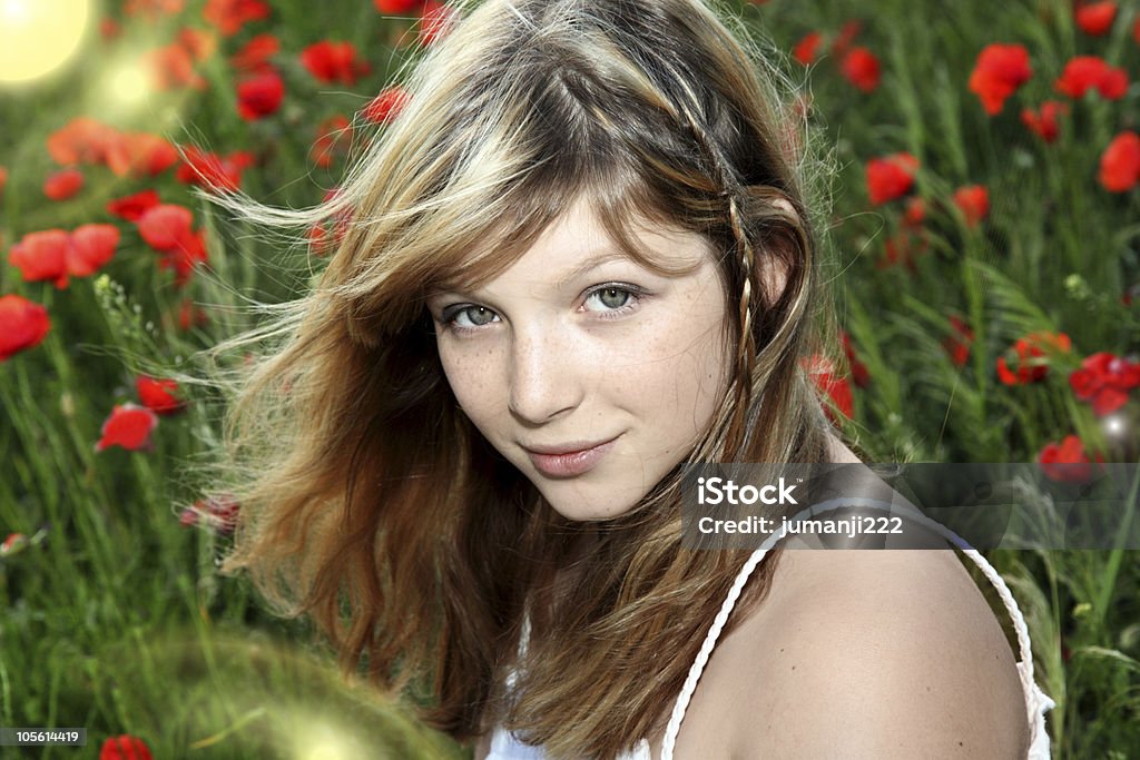 Garota em poppies - Foto de stock de Adolescente royalty-free