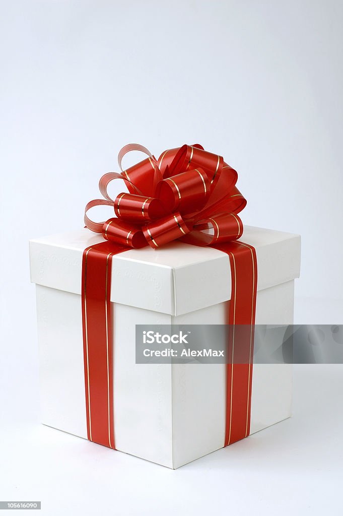 Caja de regalo de navidad festiva presente objeto aislado blanco - Foto de stock de Aniversario libre de derechos