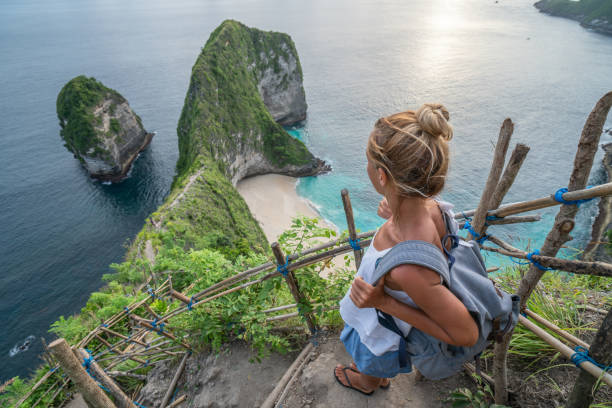 passos para o céu - nusa lembongan bali island beach - fotografias e filmes do acervo